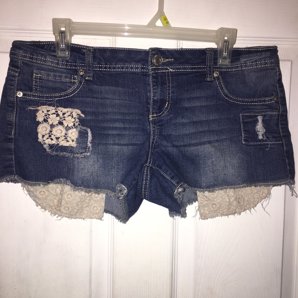 Jean Shorts• lace floral pockets